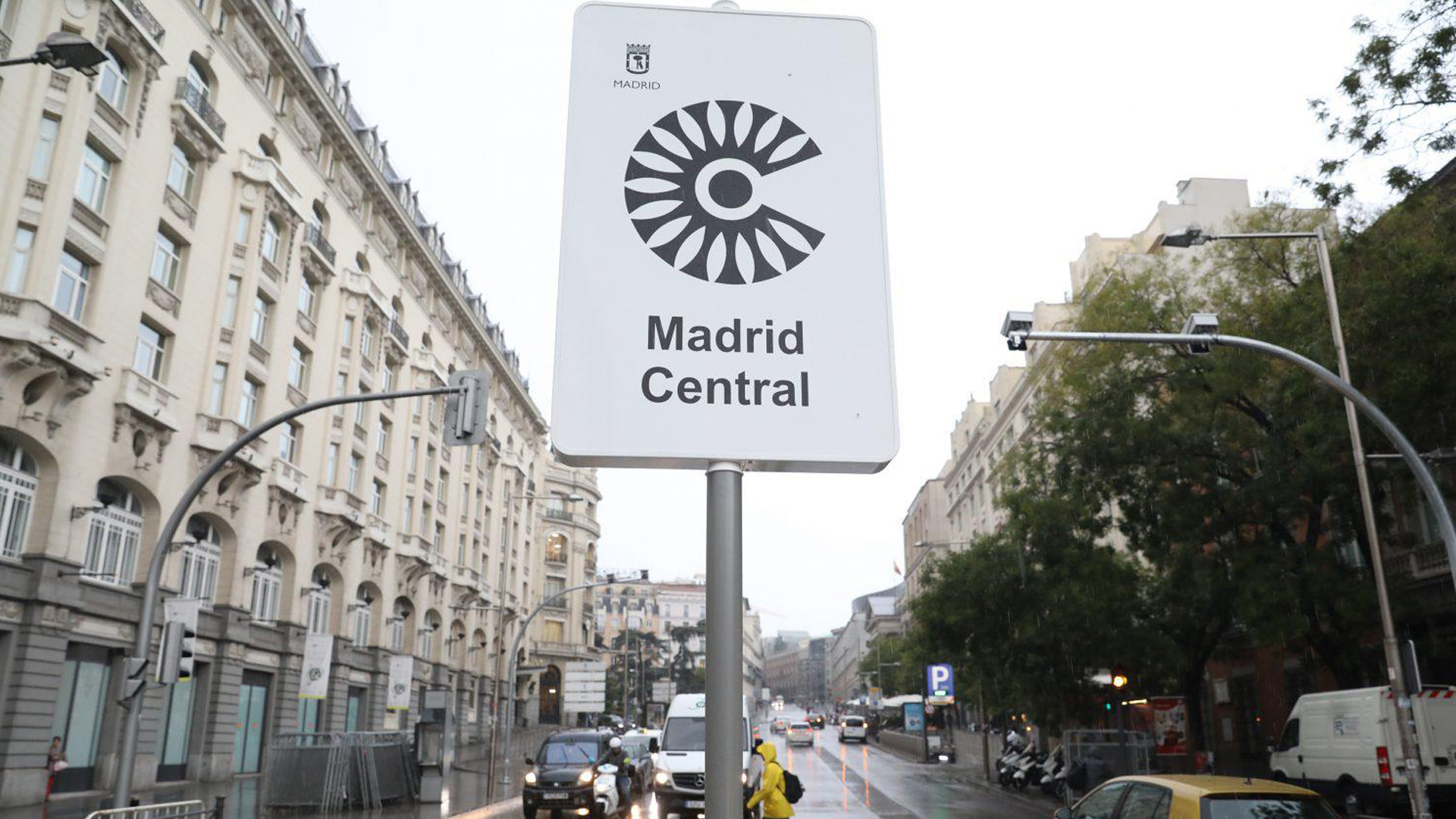 Imagen de una señal de Madrid Central en una calle de la capital