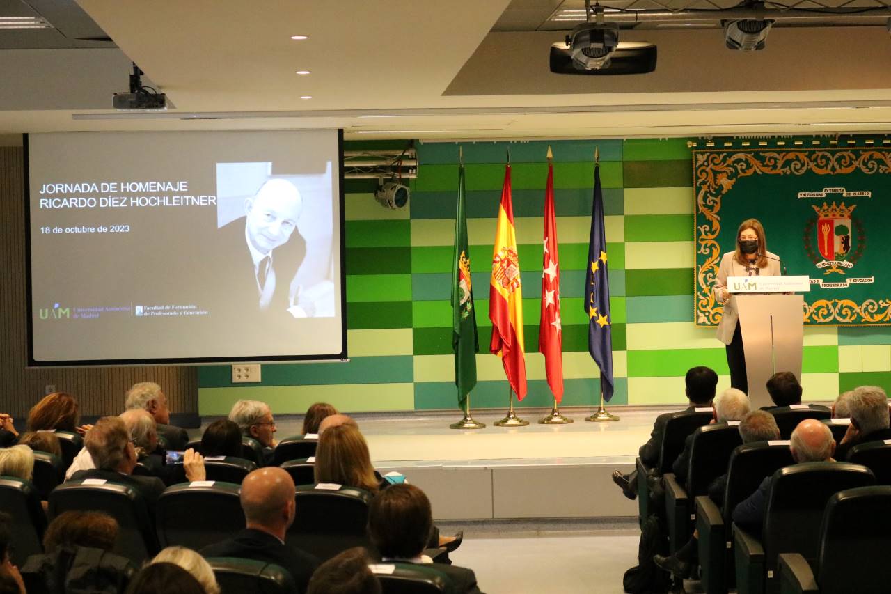 La rectora Amaya Mendikoetxea, en el Salón de Actos de la Facultad de Formación de Profesorado y Educación de la UAM