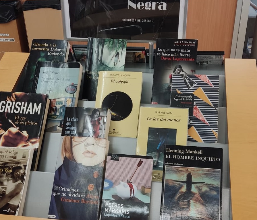 Exposición novela negra en la Biblioteca de Derecho UAM