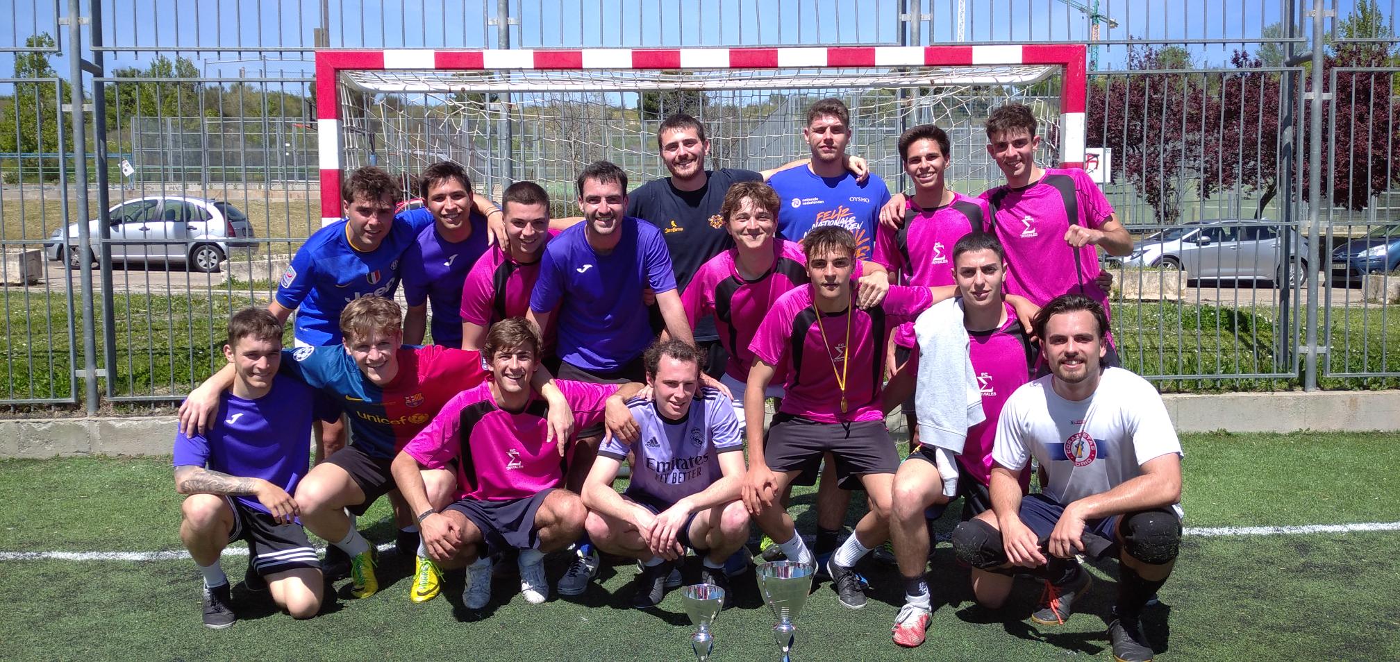 Finalistas Liga Interna Fútbol Sala 23-24: Azul Psicologol y Rosa Triviales FC