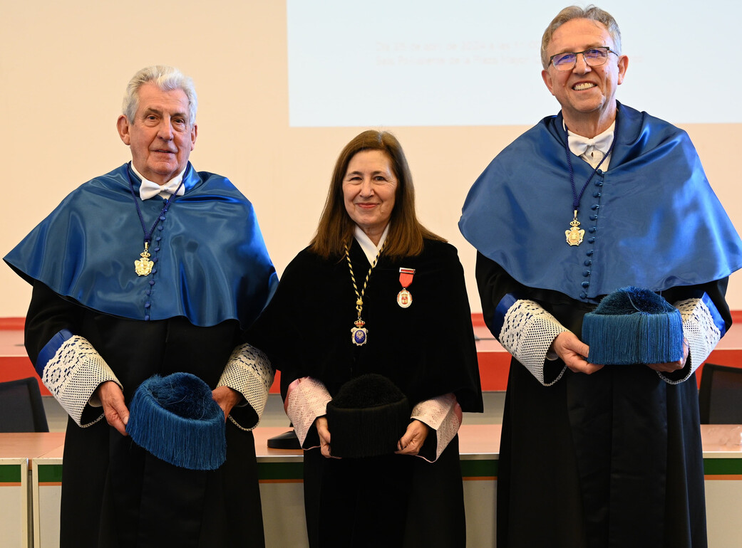 Pedro Miguel Echenique, la rectora Amaya Mendikoetxea y Eugenio Coronado, tras la investidura de ambos como doctorores 'honoris causa' por la UAM. / UAM
