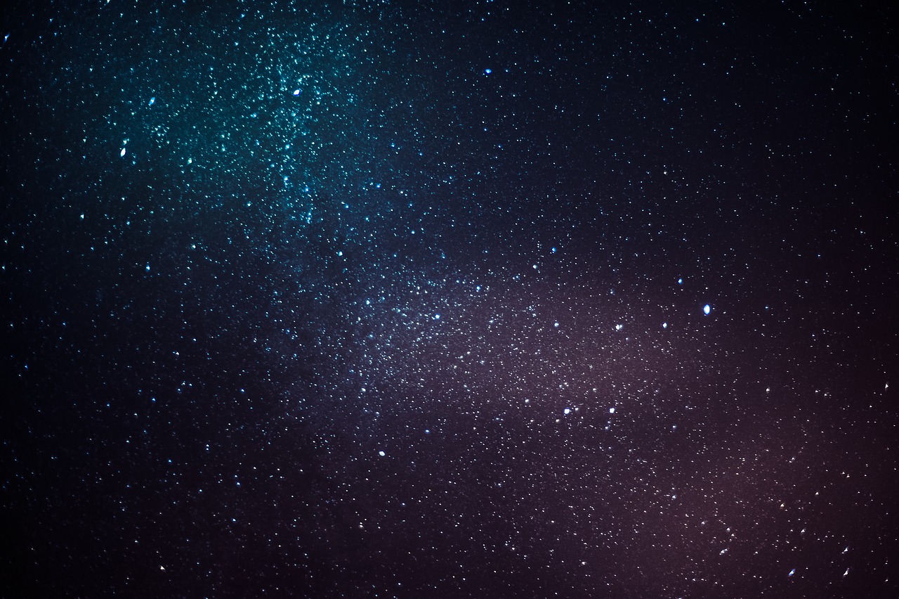Imagen del cielo nocturno lleno de estrellas.