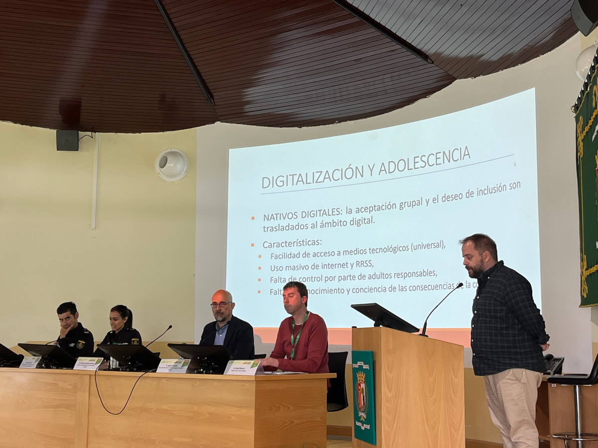 personas en conferencia