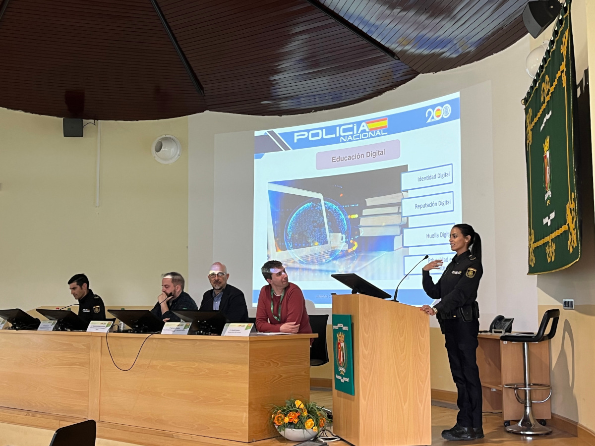 personas en conferencia