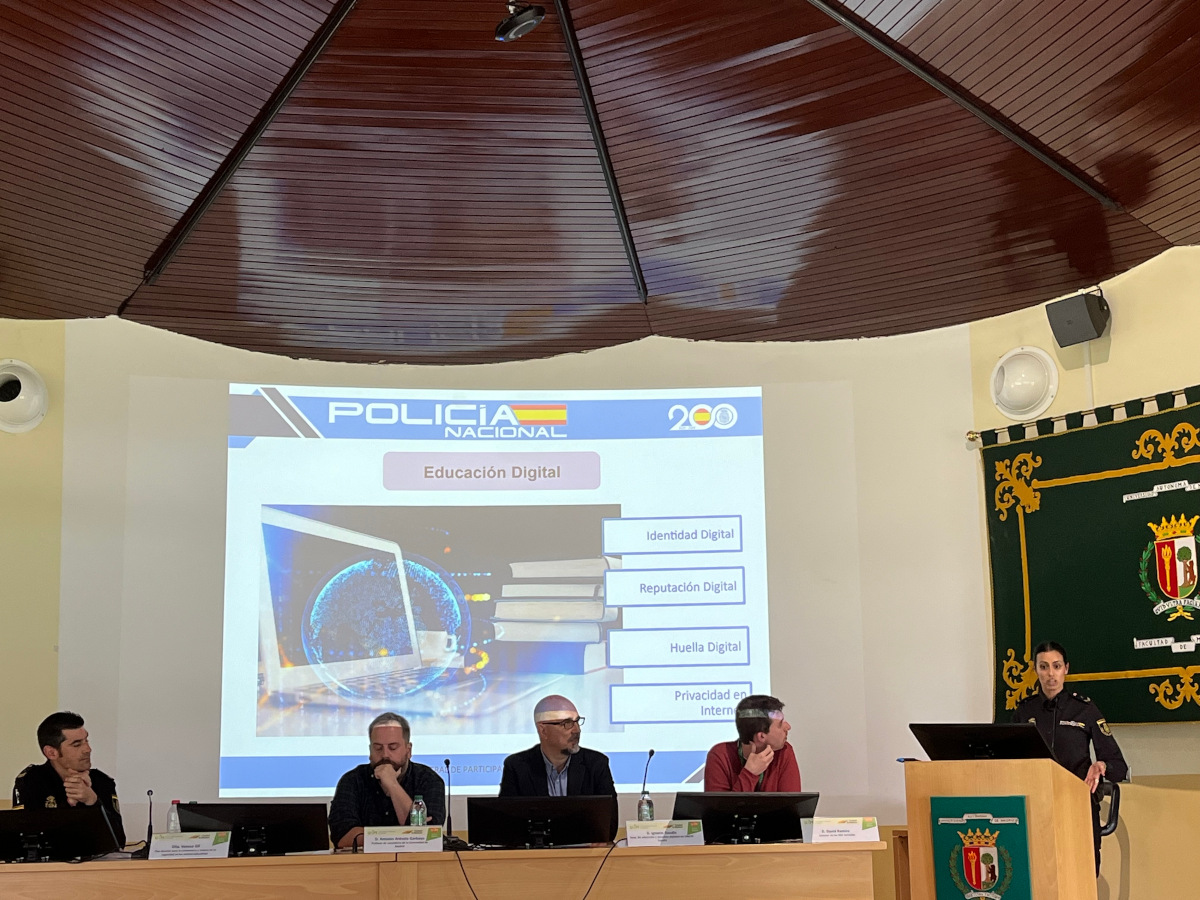 personas en conferencia
