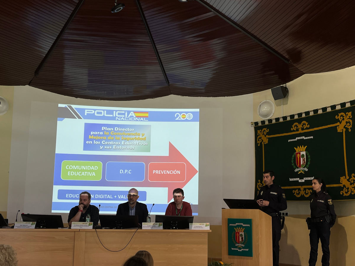 personas en conferencia