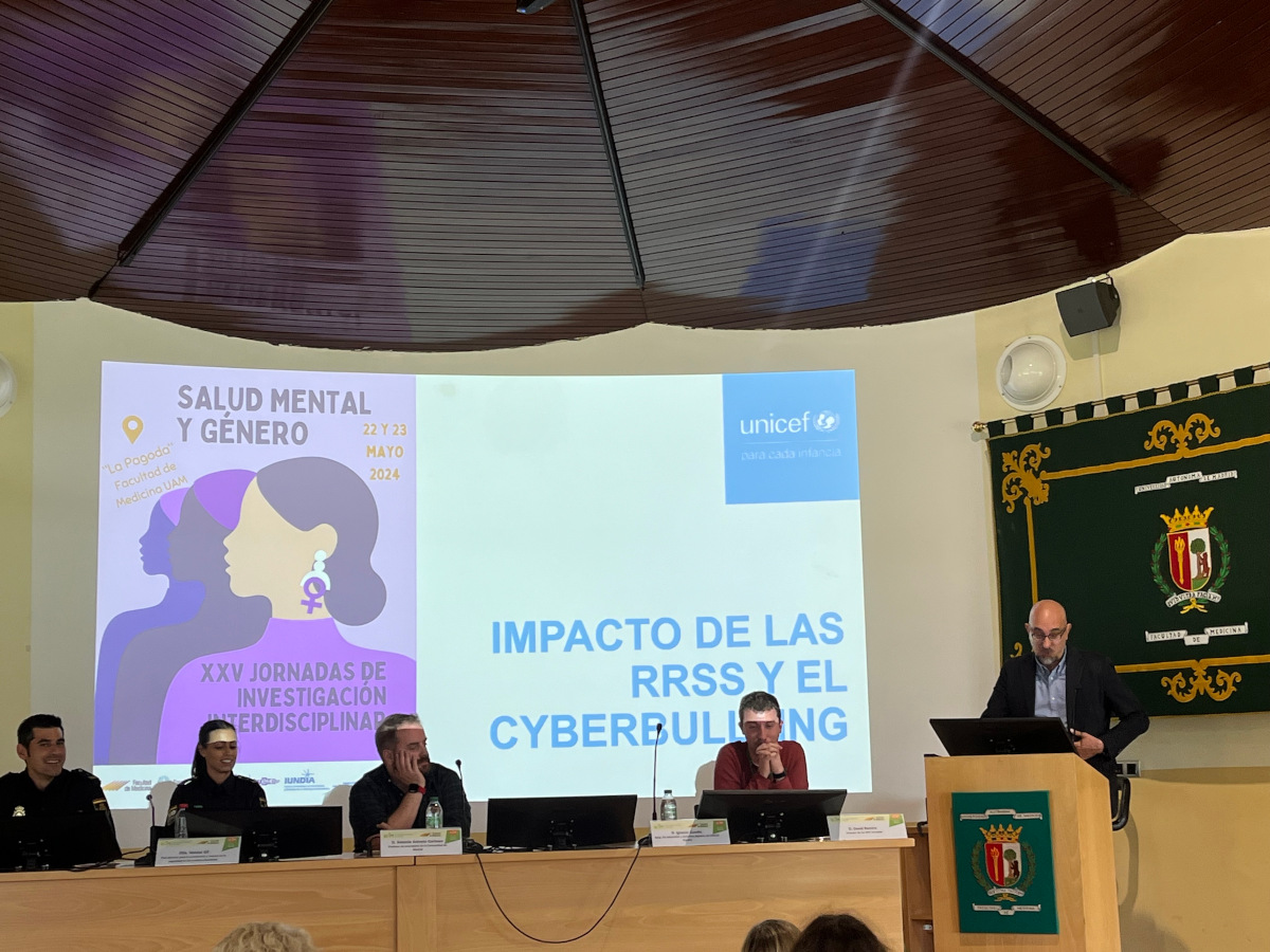 personas en conferencia
