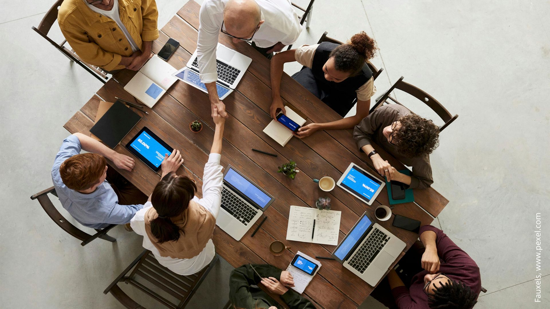 Personas trabajando