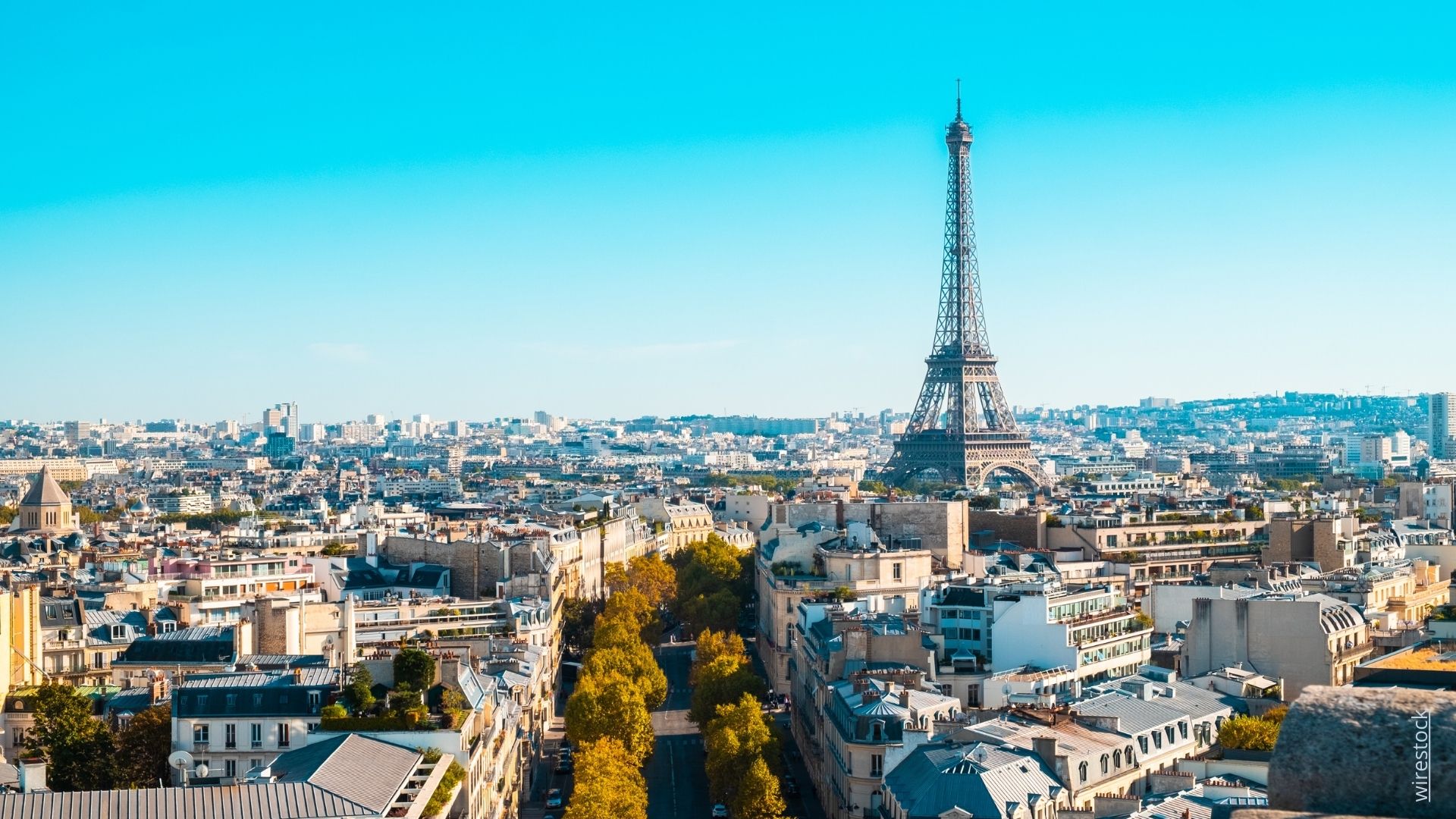 Barrio de París con la Torre Eiffel