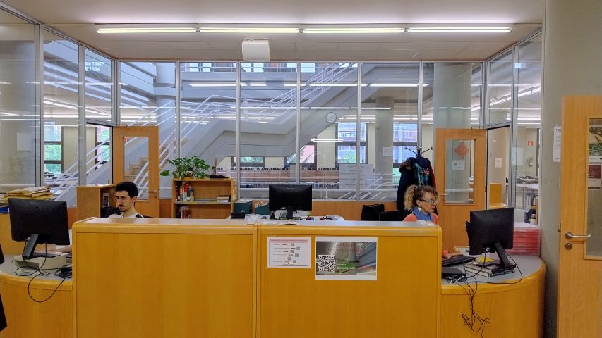 Mostrador Sala 2 Biblioteca de Derecho UAM
