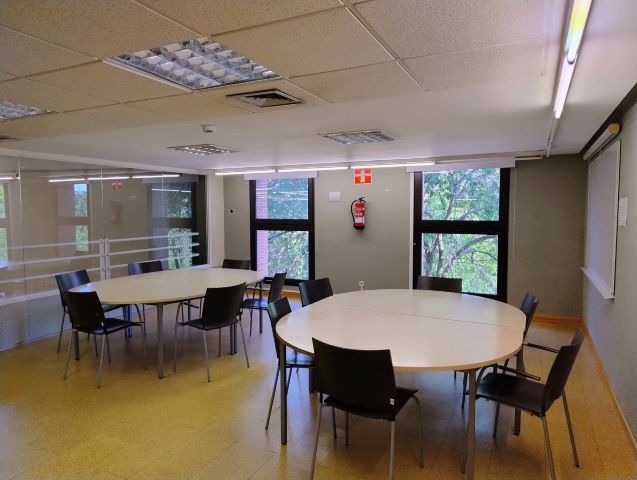 Salas de estudio en grupo - Sala 1 Biblioteca de Derecho UAM