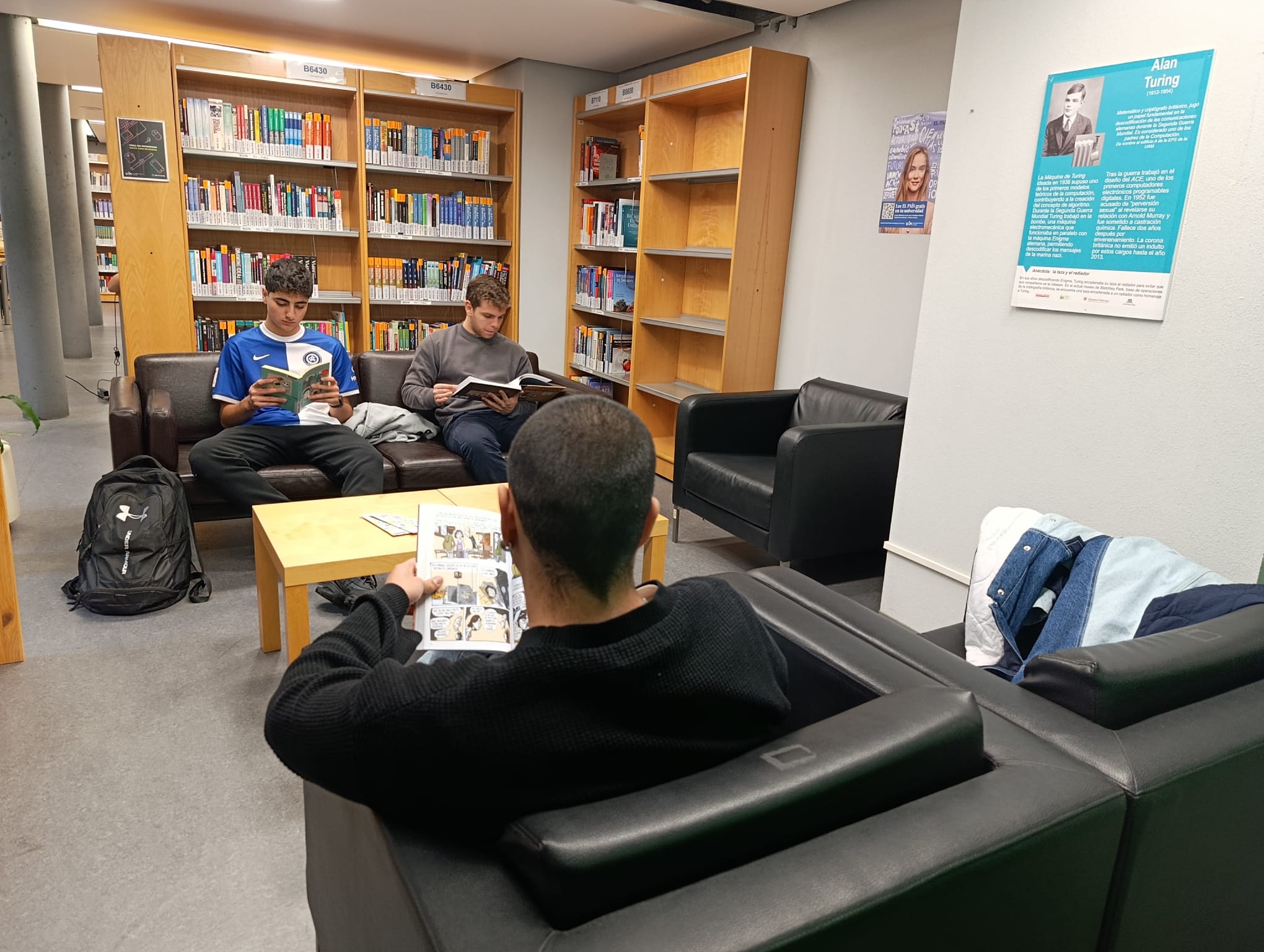 Imagen del Rincón de Lectura de la biblioteca Politécnica