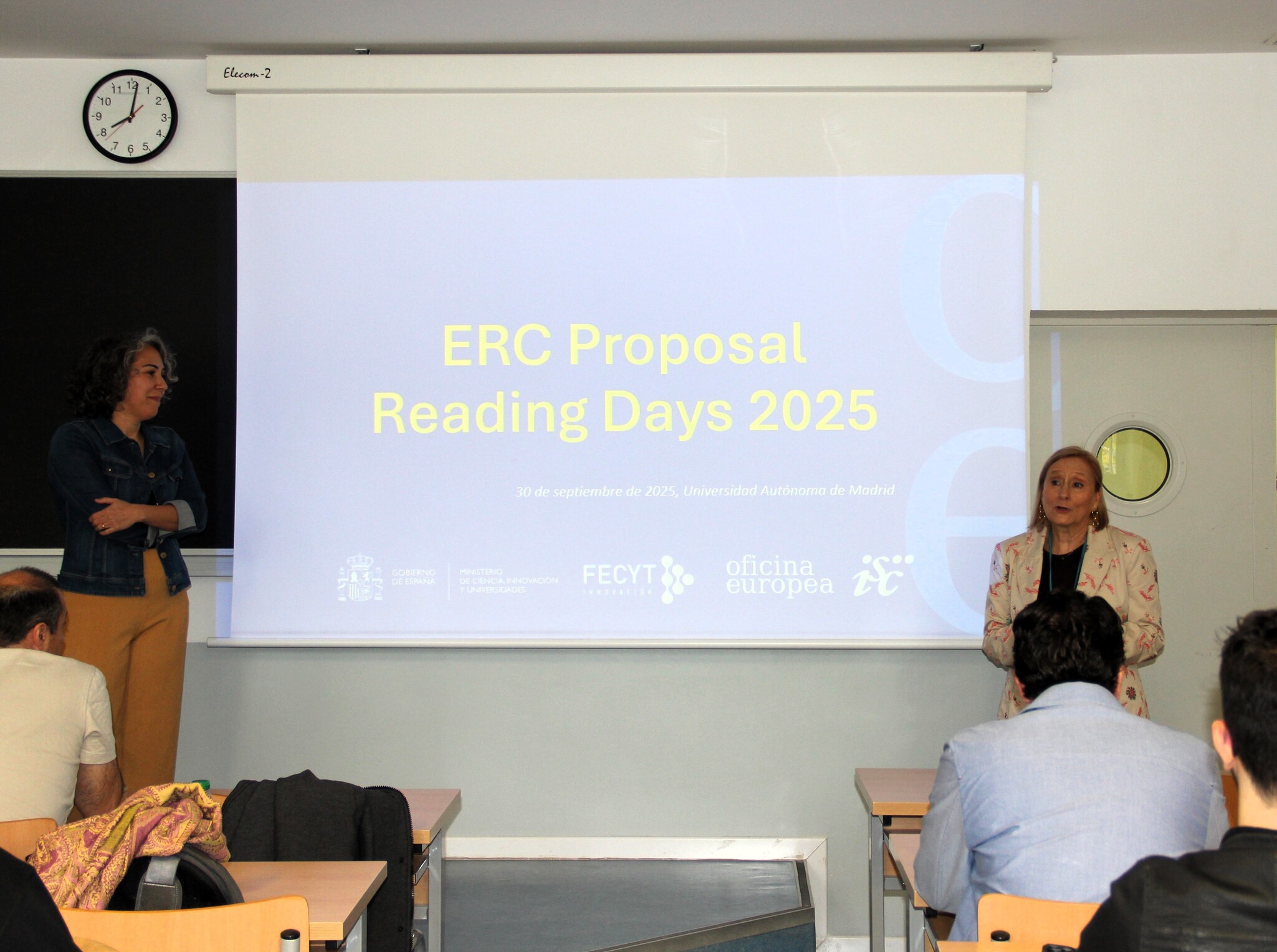 Leticia Riaza, Punto Nacional de Contacto de FECYT (izqda.), y la vicerrectora de Política Científica, María Ángeles Martín Cabrejas, durante la sesión de los 'European Research Council Reading Days'. / OPEI