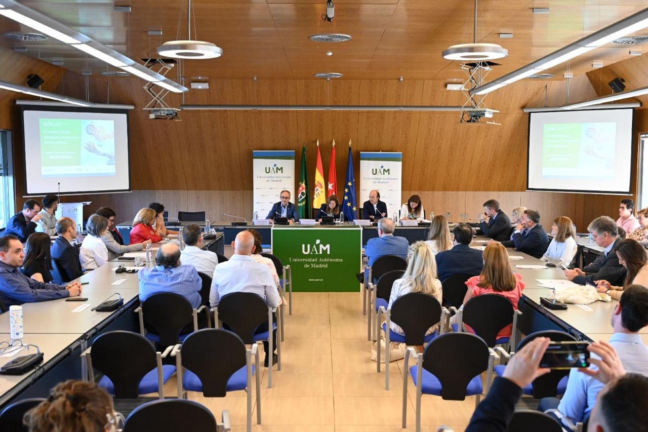 Imagen del público de la sala G de Rectorado durante la entrega de Premios
