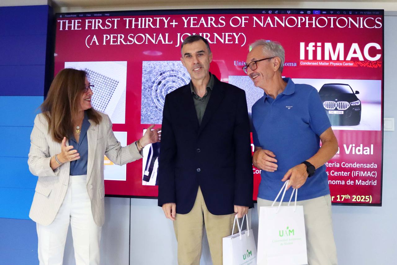 La rectora con Francisco José García Vidal y Julio Gómez Herrero.