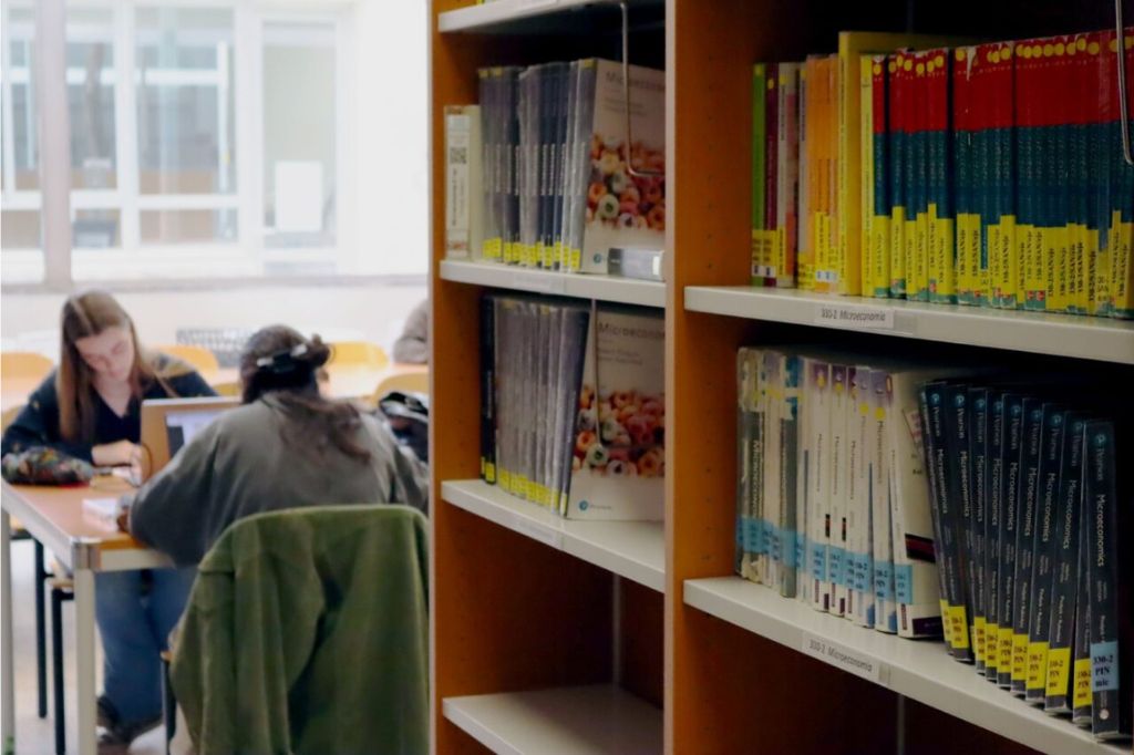 Imagen de la sala de estudio de la Biblioteca de Económicas UAM