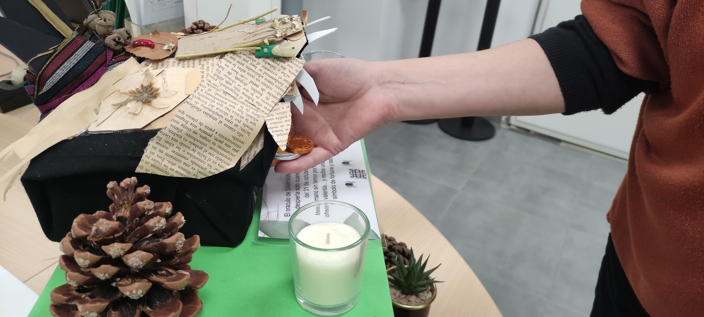 Fotografía de la exposición Samhain 2025