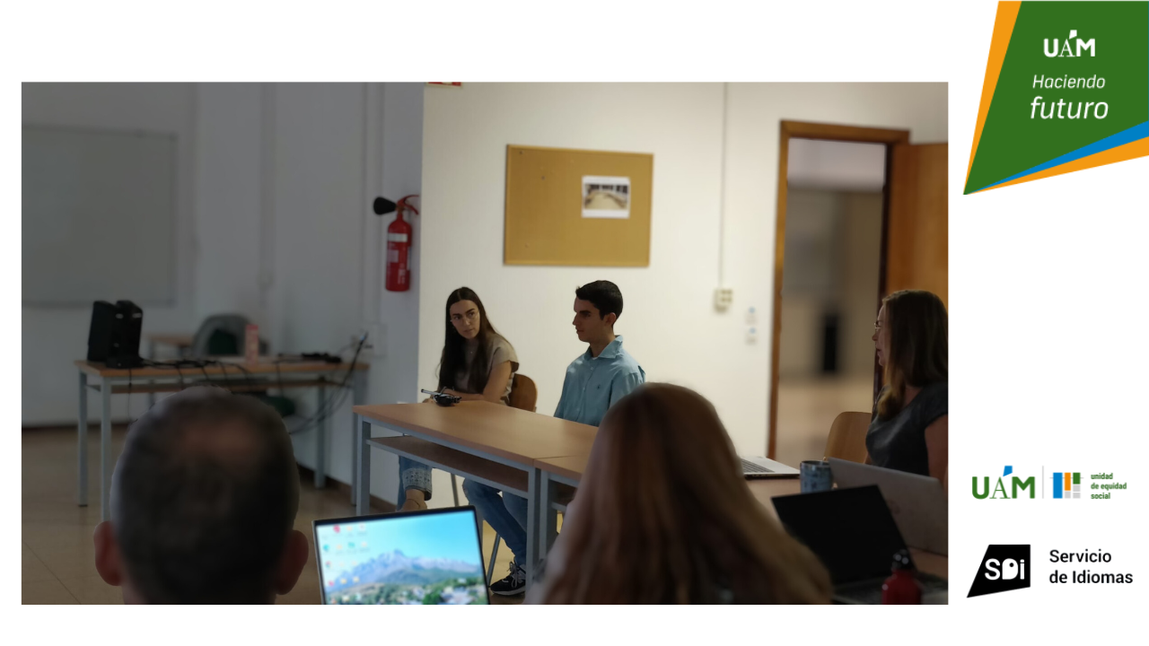 En la imagen Diego Prieto, estudiante de Doble Grado en Derecho y en Ciencia Política y Administración Pública de la UAM, junto a Andrea Calvo, Técnica del Área de Atención a la Diversidad Funcional de la UAM.