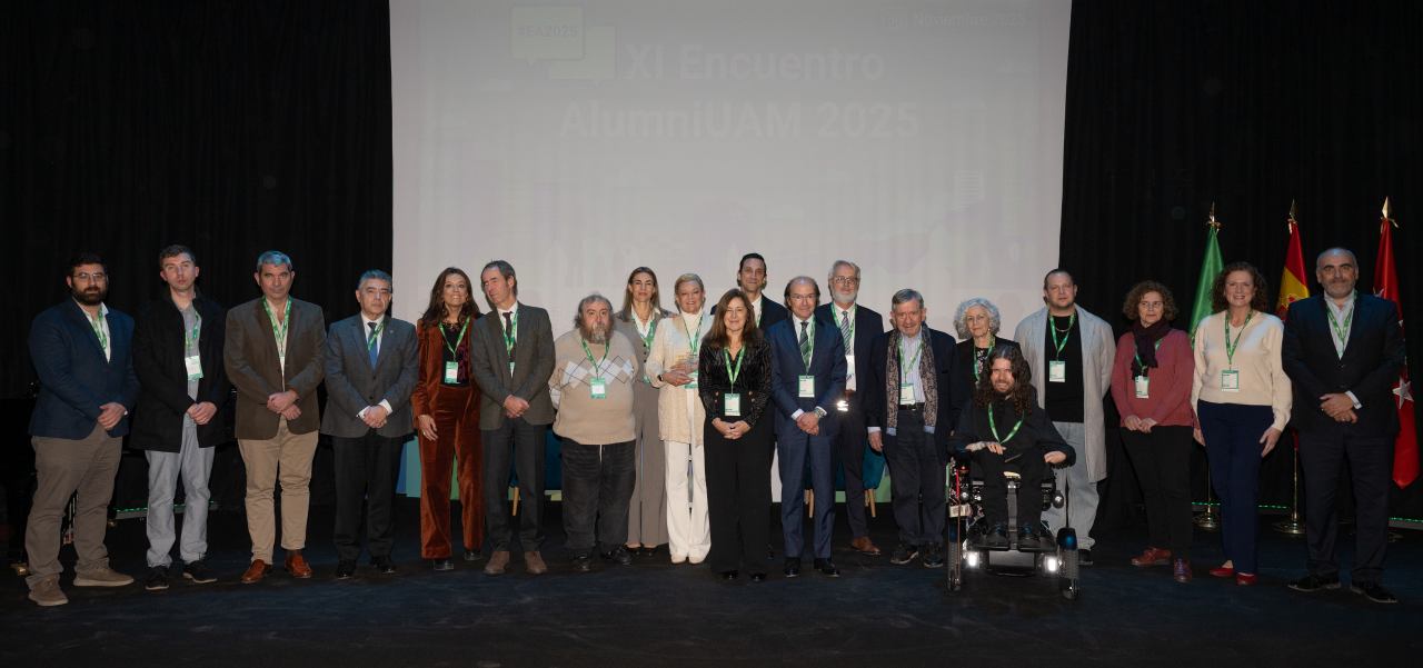 foto de familia de los premiados en el XI encuentro Alumni UAM