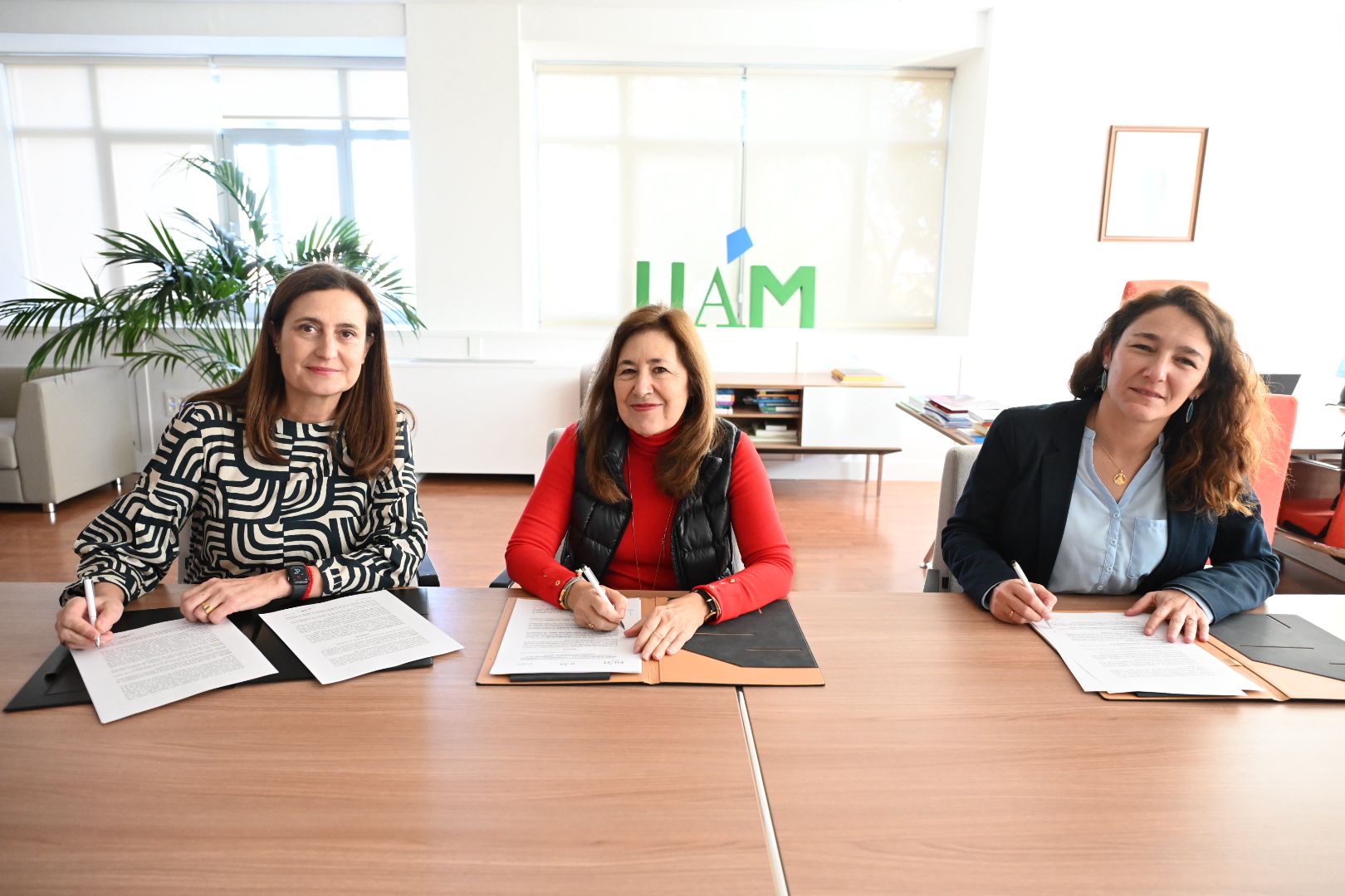 Cristina Henríquez de Luna, Amaya Mendikoetxea y Rocío Schettini. / FUAM