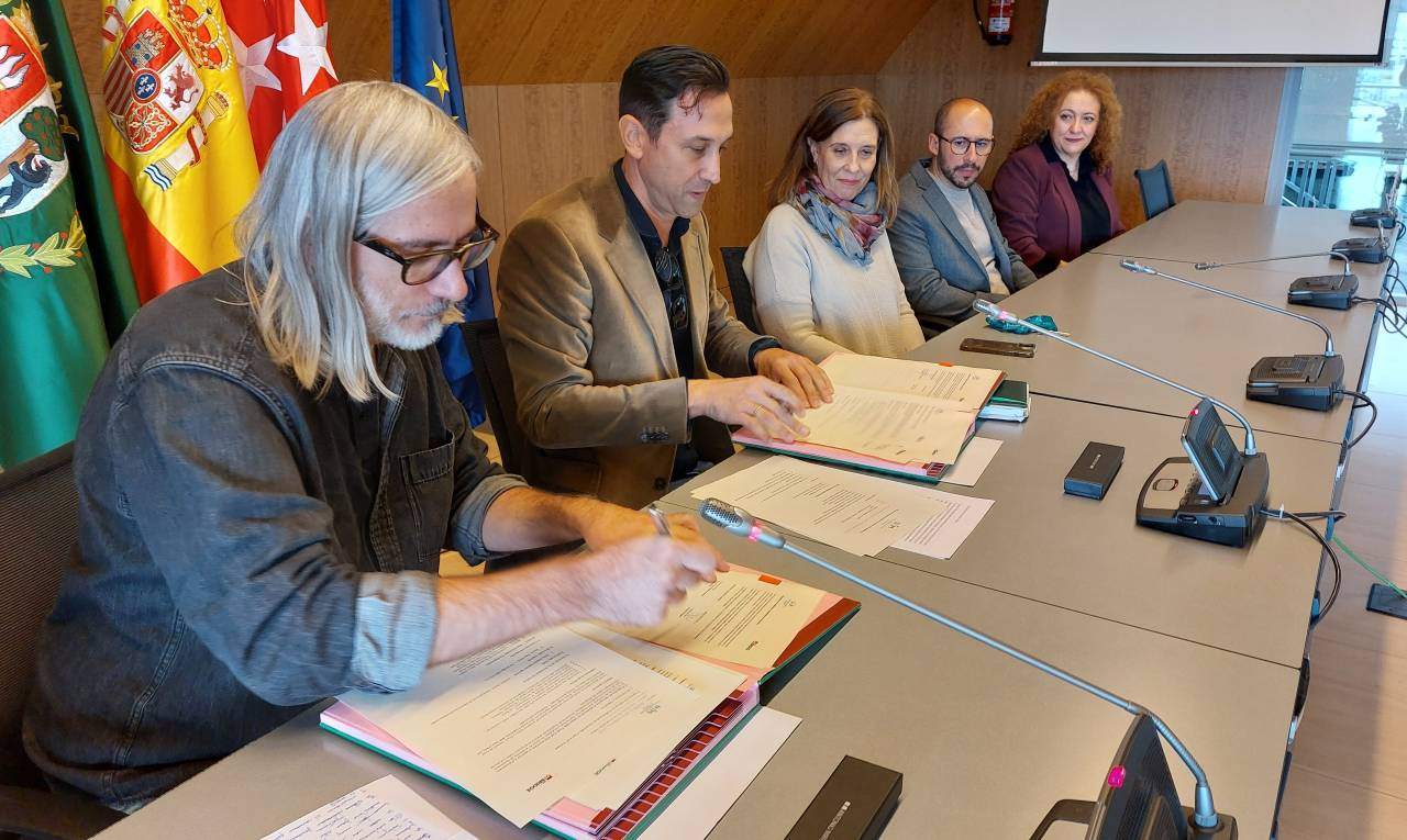 Momento de la firma del convenio