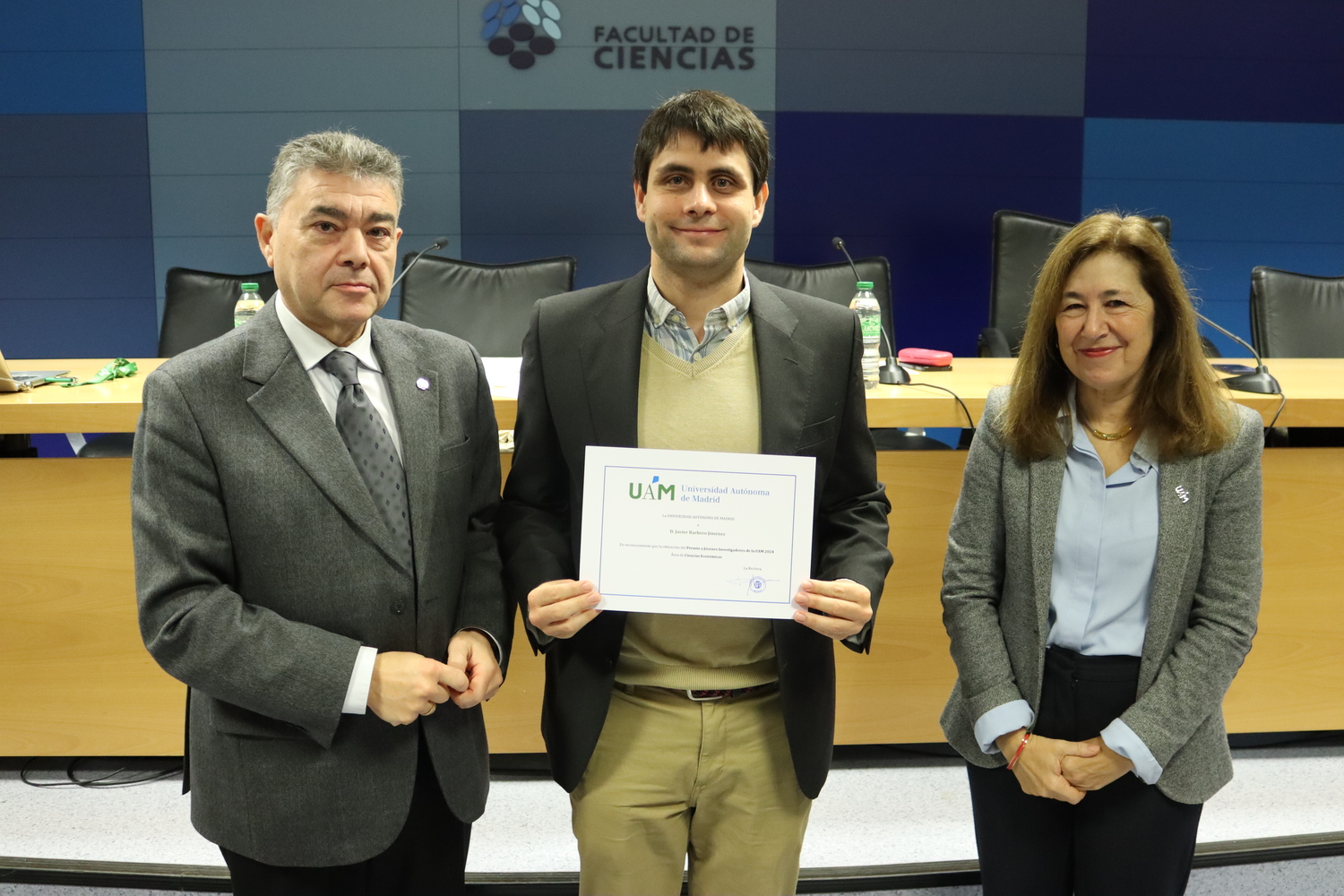 Acto de entrega de diplomas a los galardonados con el Premio a Jóvenes Investigadores e Investigadoras de la Universidad Autónoma de Madrid (UAM). / UAM