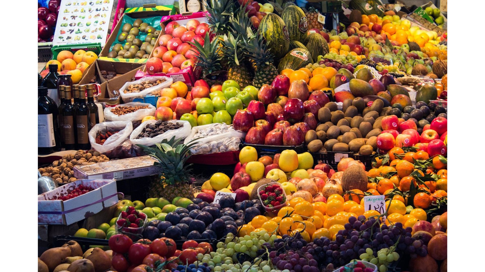 Frutas y verduras frescas como parte de una dieta de alta calidad nutricional. Imagen: «Mercado de fruta y verdura en Marruecos» — Foto de PIRO4D en Pixabay