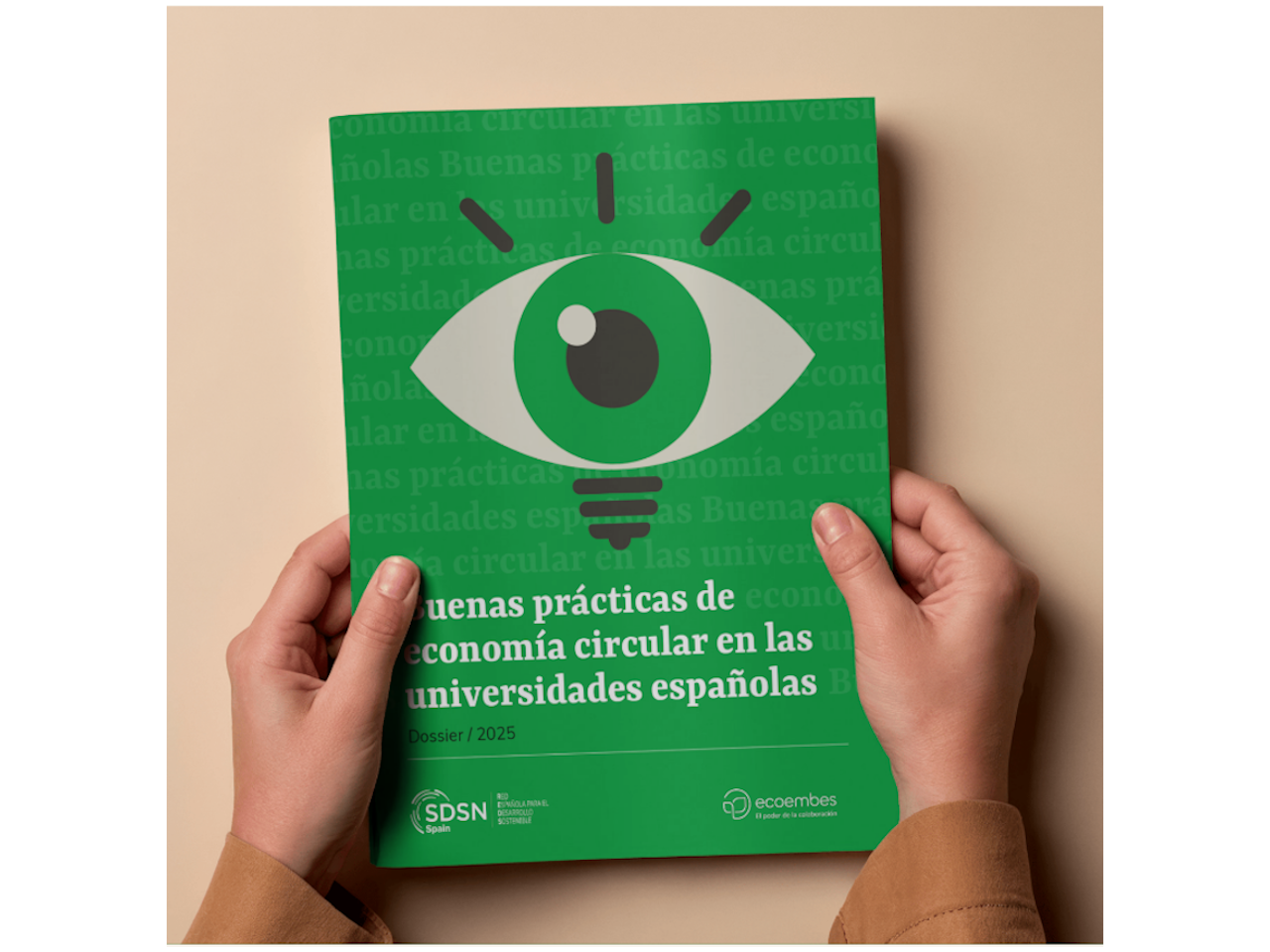 manos sosteniendo dossier buenas practicas