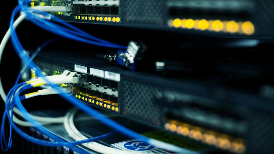 cables conectados a router