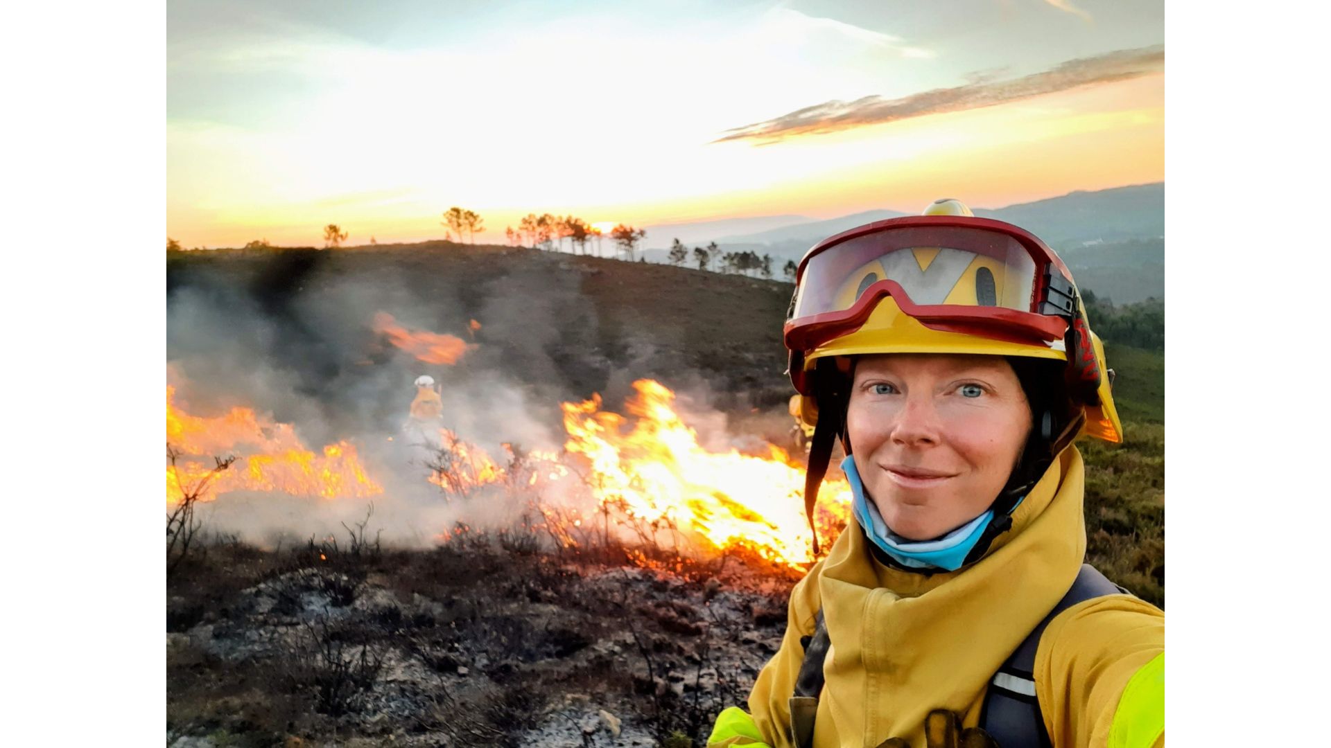 Isabeau Ottolini participando en una quema prescrita durante el EuroTREX de Portugal en 2024 / Foto cedida por la investigadora.