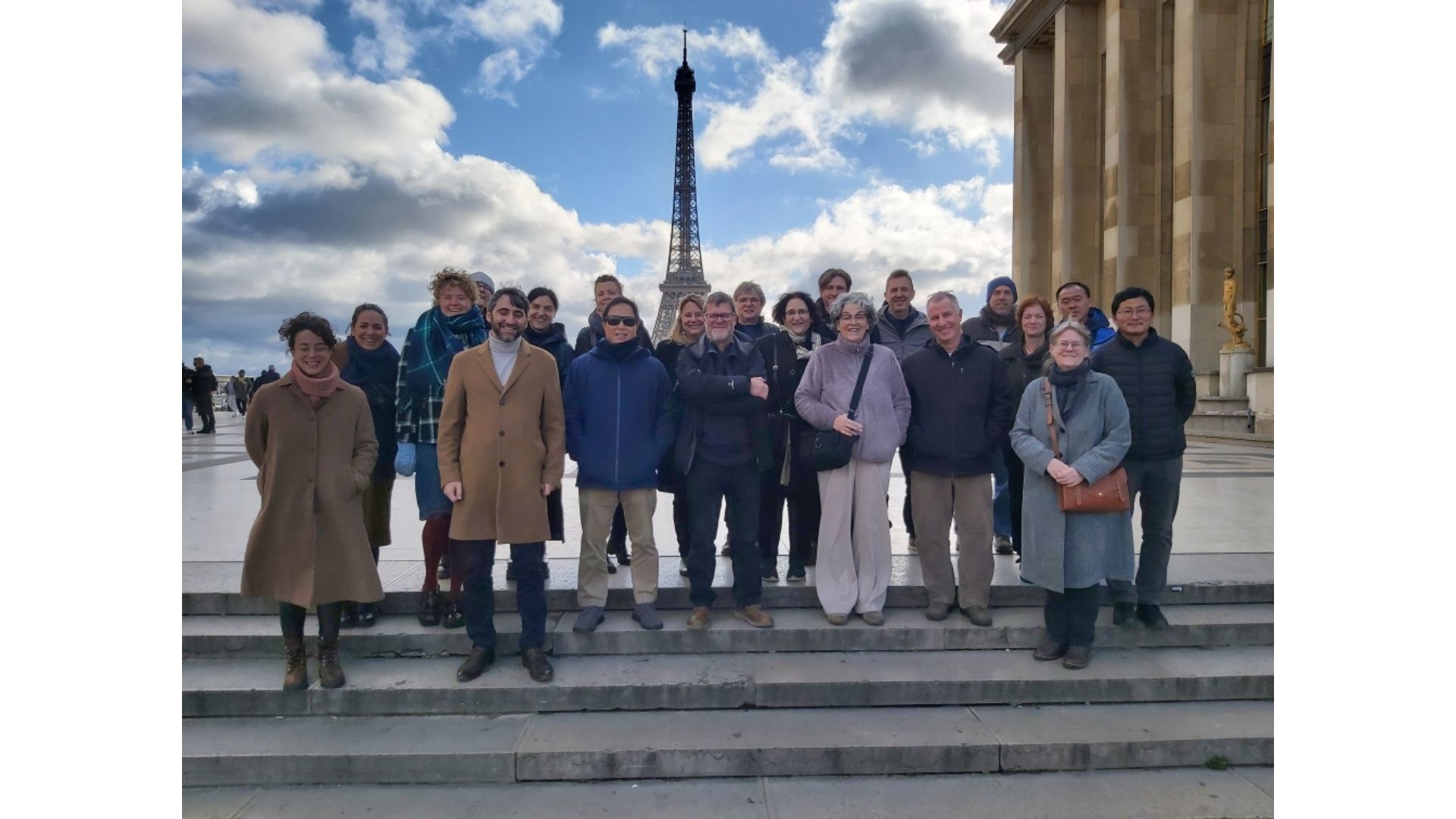 Foto de grupo de los participantes de la conferencia 
