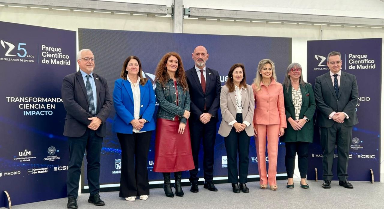 Foto de familia del acto