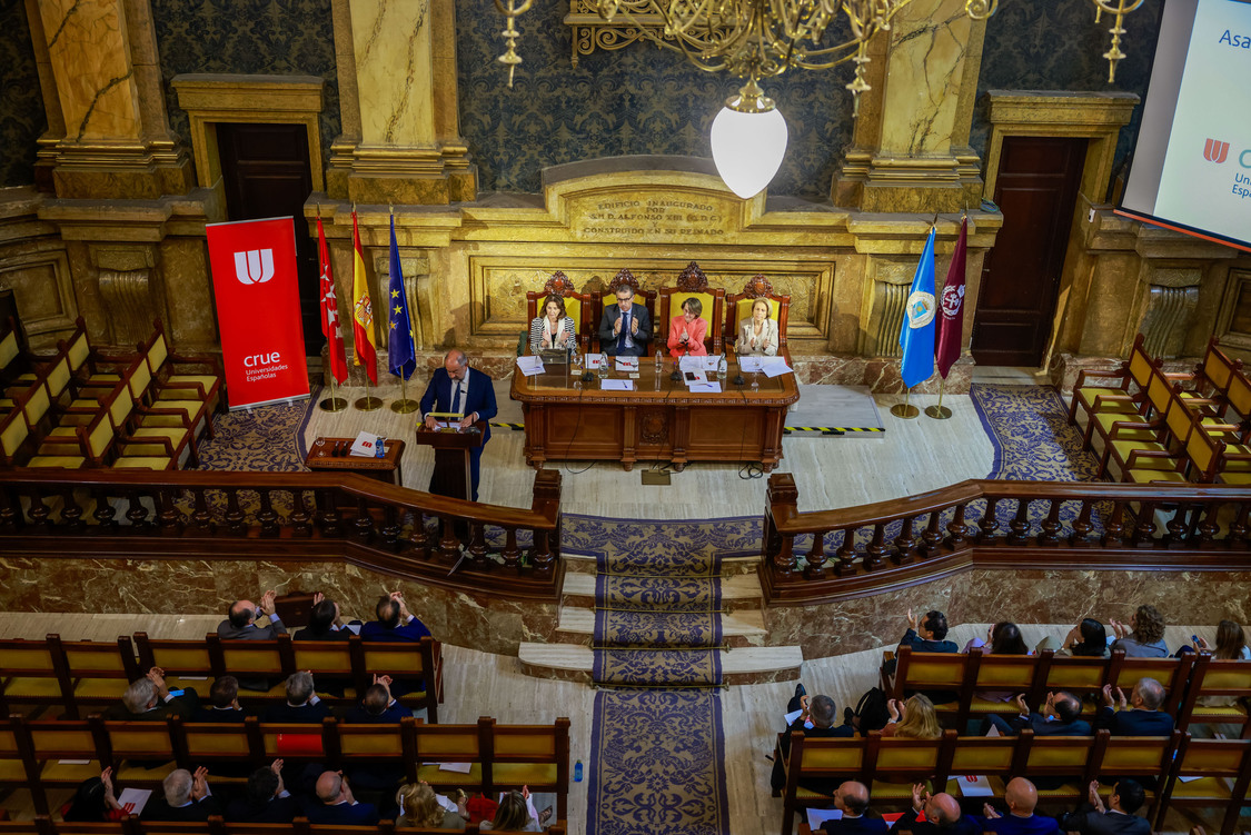 El rector de la Universidad de Castilla-La Mancha, Julián Garde López-Brea, nuevo presidente de Crue Universidades Españolas. / Crue