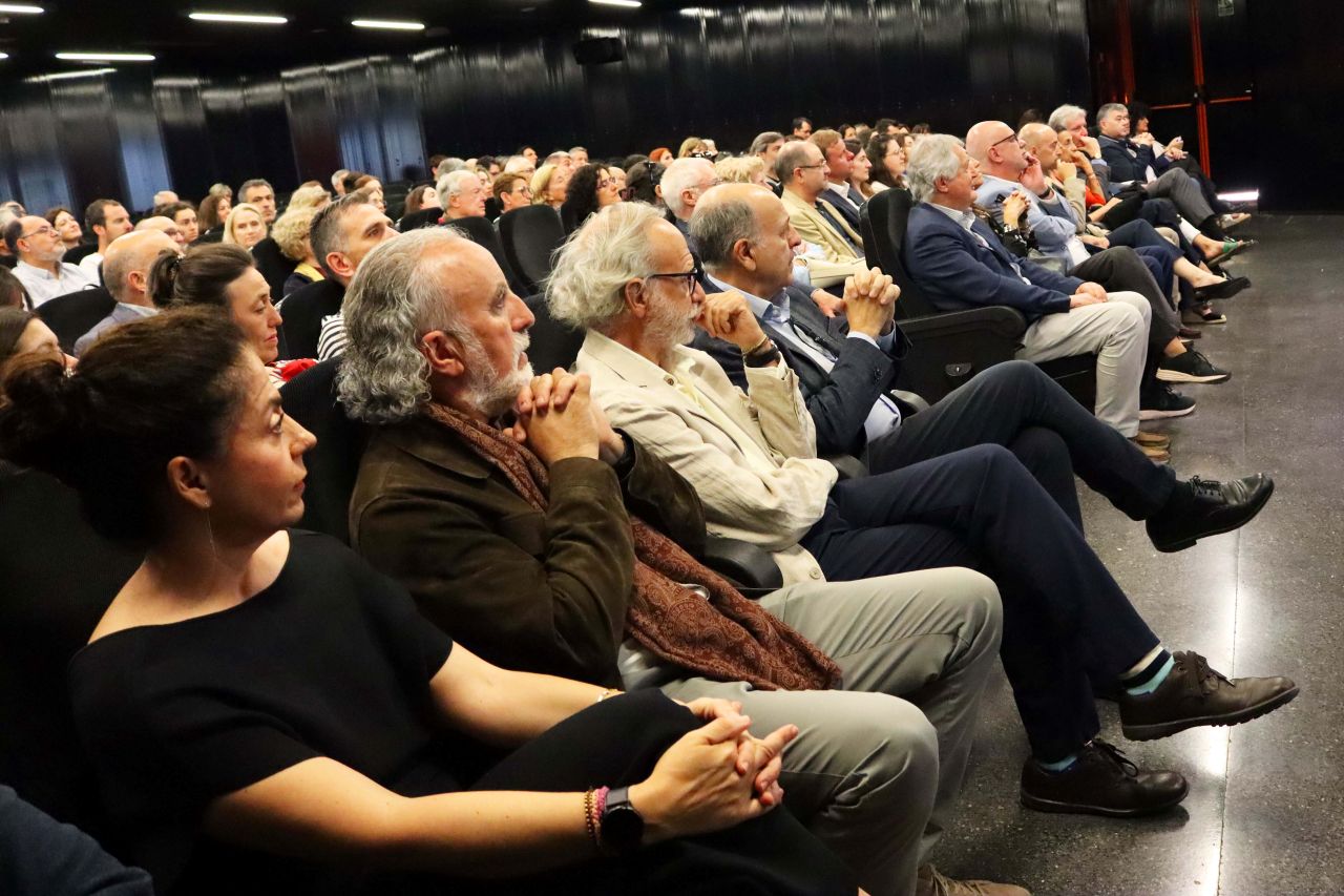 Imagen del público asistente al acto.