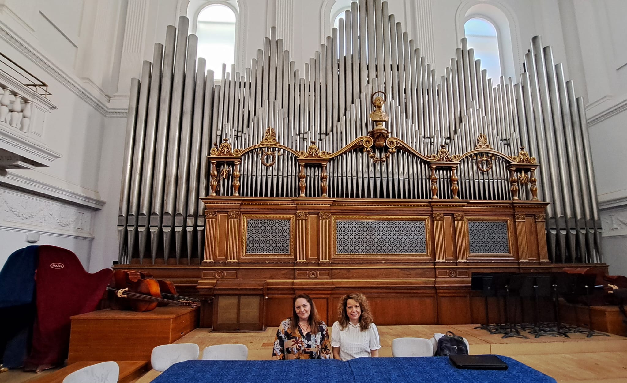 Las profesoras Dra. Rosa María Díaz-Mayo y la Dra. Vicenta Gisbert-Caudeli