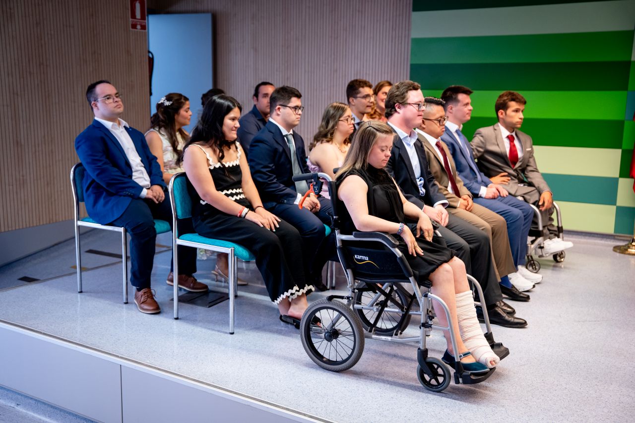 imagen que muestra a los 14 graduados y graduadas de la 20 promoción del programa promertor