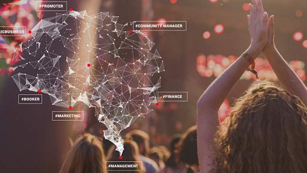 personas en un concierto