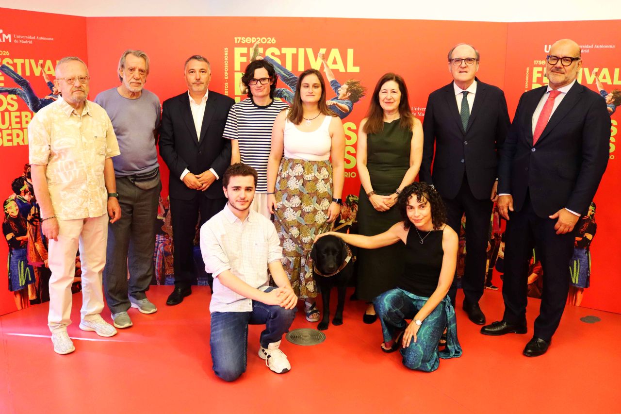 Foto de familia del acto.