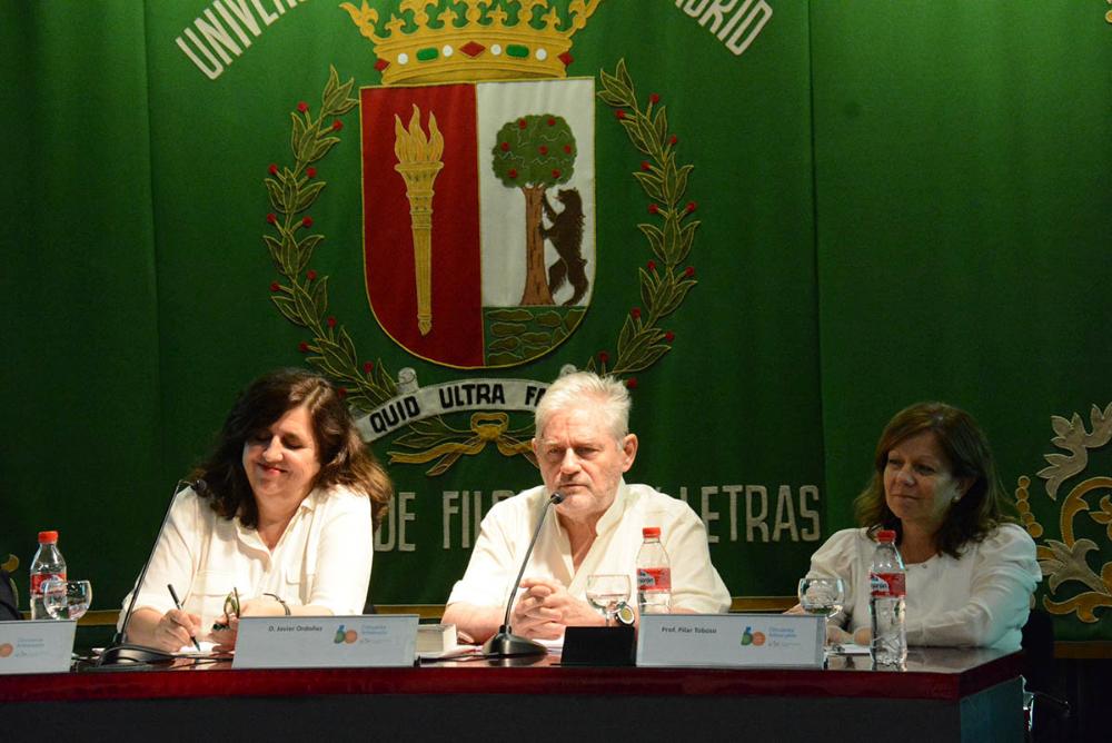 personas dando una charla