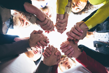 grupo de manos unidas
