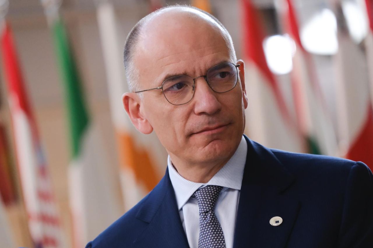 Primer plano del ex primer ministro italiano Enrico Letta