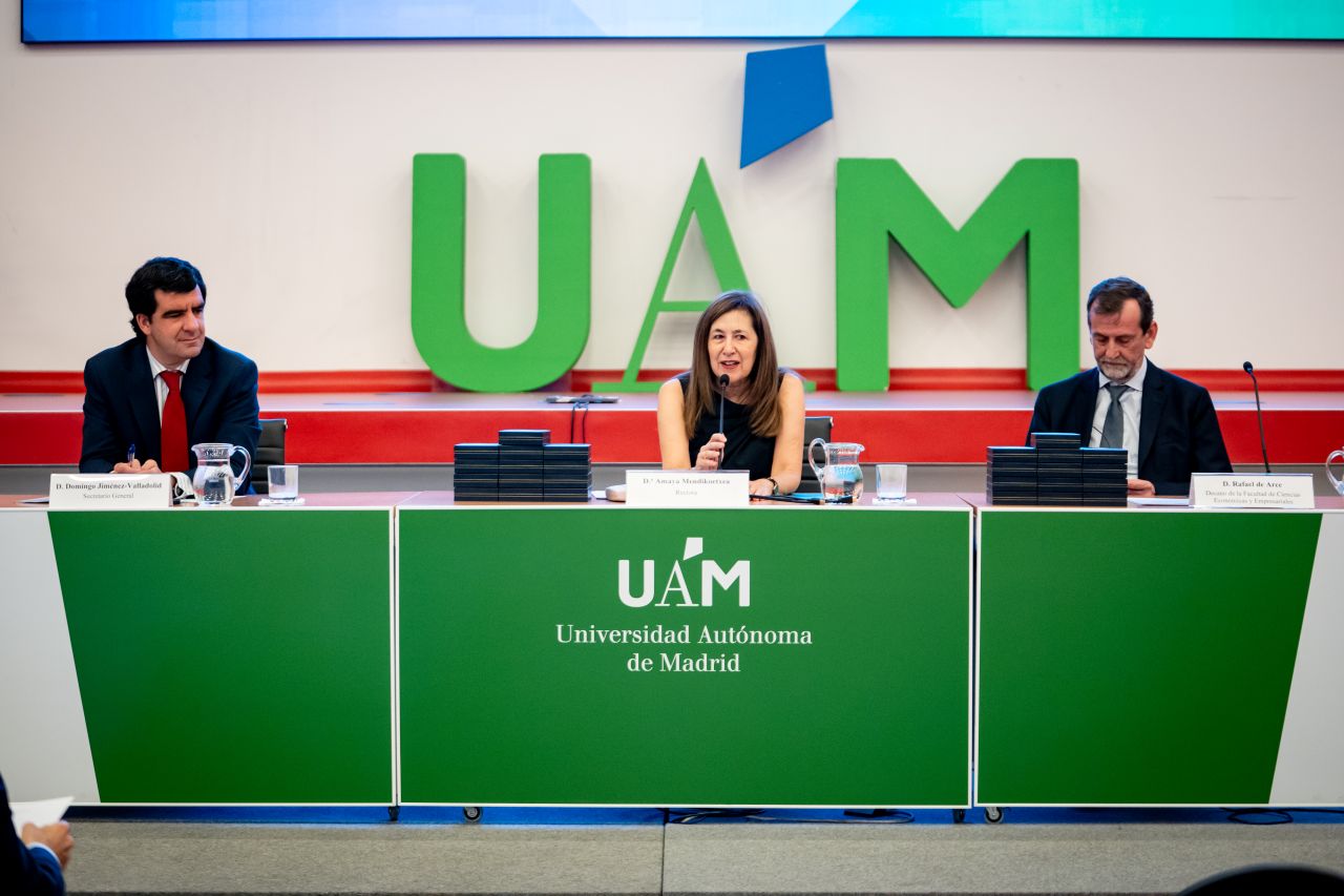 Mesa presidencial del Acto de Clausura del Curso 2025-26.